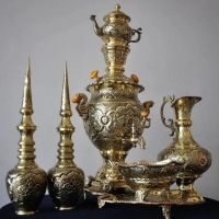 خرید و قیمت سرویس سماور برنجی قلمزنی 4 لیتری با قلمزنی اعلاء طرح اسلیمی، زیر قیمت بازار - هنرظریف