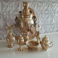 خرید، قیمت و مشخصات سماور ذغالی برنجی 6 لیتری با سرویس 7 تکه، قلم دست، ضخیم و قابل استفاده | هنرظریف
