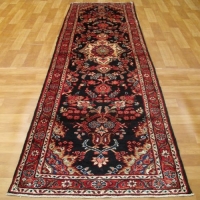 خرید آنلاین، فرش دستباف لاله جين همدان طرح لچک و ترنج سایز كناره رنگ زمینه سرمه اي کد ۴۰۰۰۰ | هنرظریف