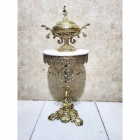 مشخصات، میز تلفن پایه سه رخ تاجدار جنس آلیاژ آلومینیوم، قطر 40، آبکاری برنج با رنگ ثابت، محصول اصفهان  | هنرظریف