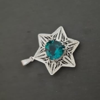 خرید، قیمت و مشخصات آویز ملیله طرح ستاره از جنس نفره با رنگ ثابت و دستساز با کیفیت درجه یک - هنرظریف