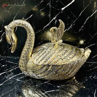 خرید آنلاین، ظرف شکلات خوری خوش ساخت برنزی با طرح قو، در دار، رنگ طلایی، چشم نواز، با قیمت بسیار مناسب | هنرظریف