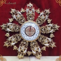 خرید آنلاین، ساعت دیواری برنجی طرح بادمجانی نگین دار و رنگ ثابت، کار شده، با قیمت عالی | هنرظریف