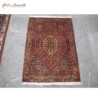 خرید آنلاین،فرش دستبافت بیجار کد 39025 با طرح زمینه لچک و ترنج ،تراکم بالا، رنگ لاکی و حاشیه کرم دارای ضمانت نامه، با قیمت مناسب | هنرظریف
