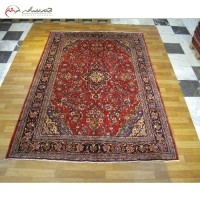 خرید آنللاین، فرش دستبافت همدان کد 39043 در طرح لچک و ترنج با زمینه لاکی و حاشیه سرمه ای، دارای ضمانت، زیر قیمت بازار | هنرظریف