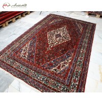 خرید آنلاین، فرش دستبافت همدان 40 ساله کد 39423 با زمینه لاکی و حاشیه کرم، نقش لچک و ترنج و دارای ضمانت، با قیمت مناسب | هنرظریف