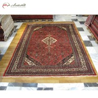 خرید آنلاین، فرش دستبافت همدان کد 39035 در طرح لچک و ترنج با زمینه لاکی و حاشیه کرم کیفیت و تراکم بالا، به قیمت مناسب | هنرظریف