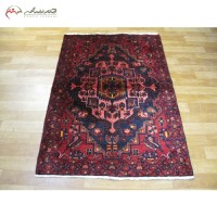 خرید آنلاین، فرش دستبافت بروجرد کد 40054 در طرح شکیل لچک و ترنج با حاشیه و زمینه ی سرمه ای، تقارن رنگ بی نظیر با ضمانت نامه، با قمیت مناسب | هنرظریف